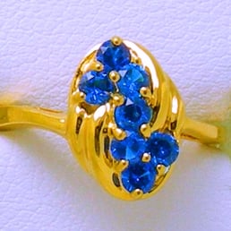JBFR181 7 5 Stone 10kt Gold Family Ring